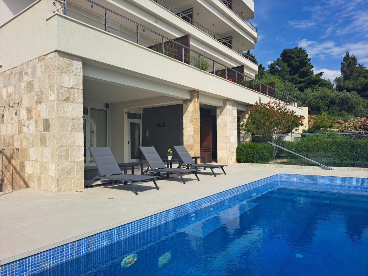 Villa Jolara With Heated Pool Мимице Екстериор снимка