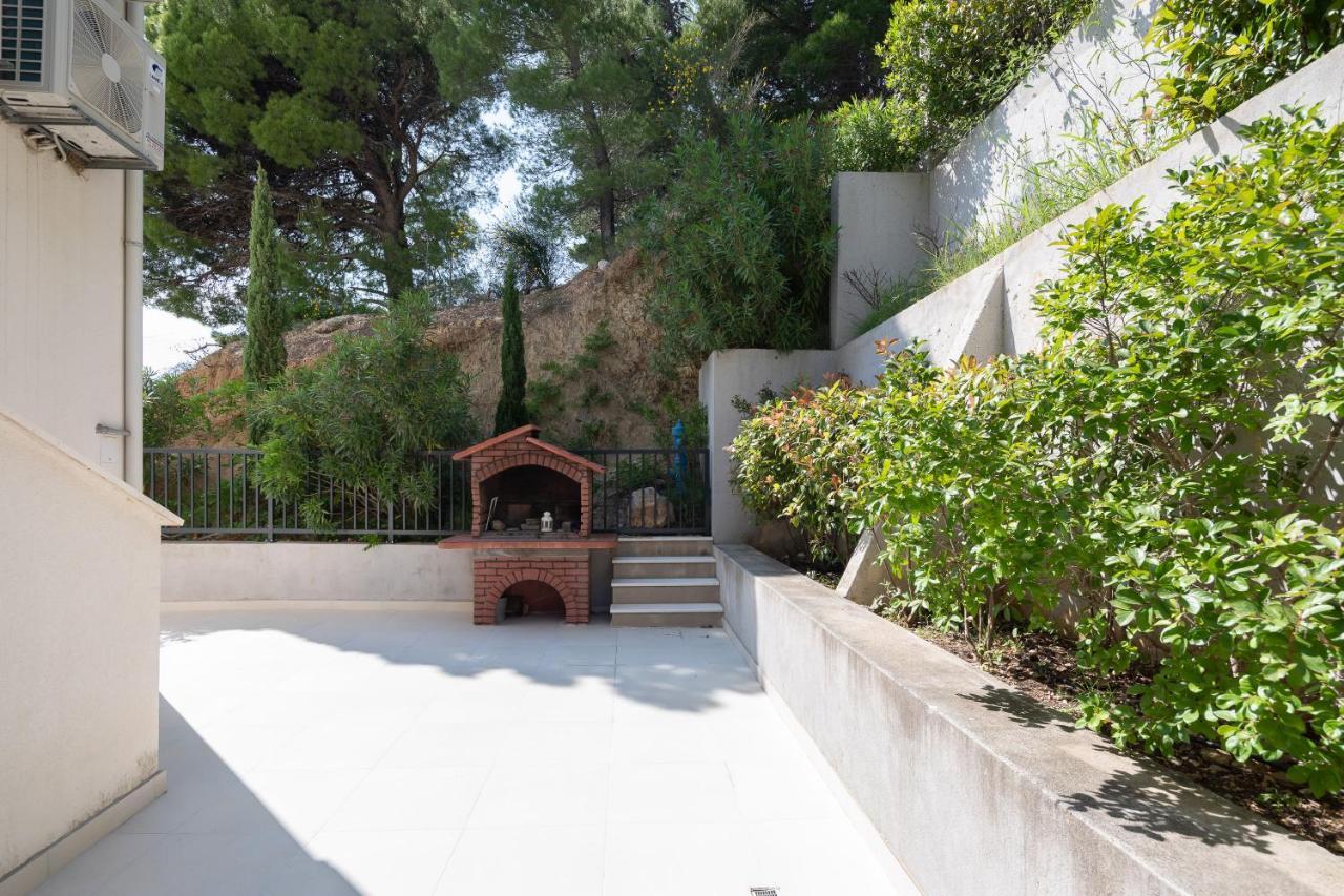 Villa Jolara With Heated Pool Мимице Екстериор снимка