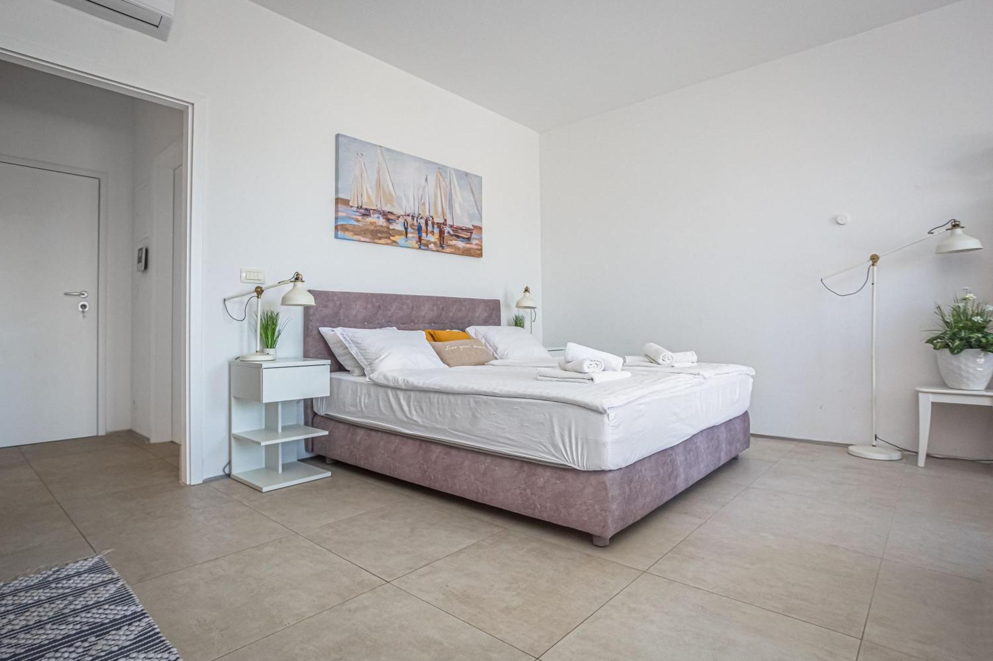 Villa Jolara With Heated Pool Мимице Екстериор снимка