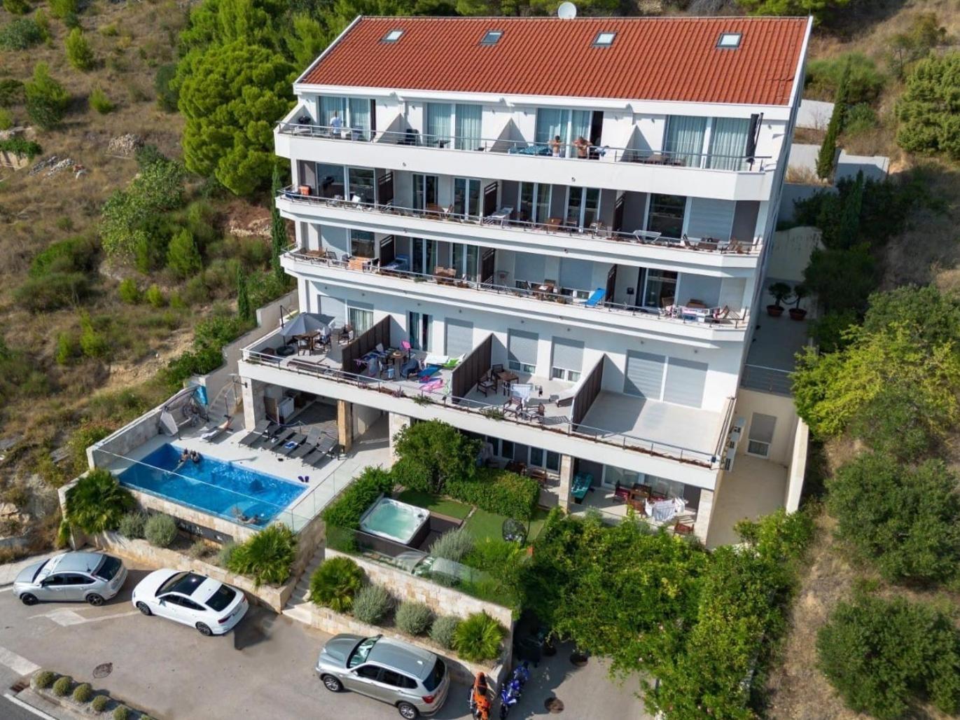 Villa Jolara With Heated Pool Мимице Екстериор снимка